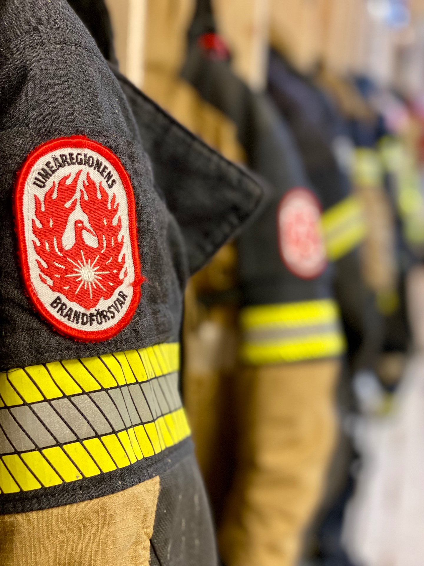 Umeåregionens brandförsvars märke på en brandmansjacka